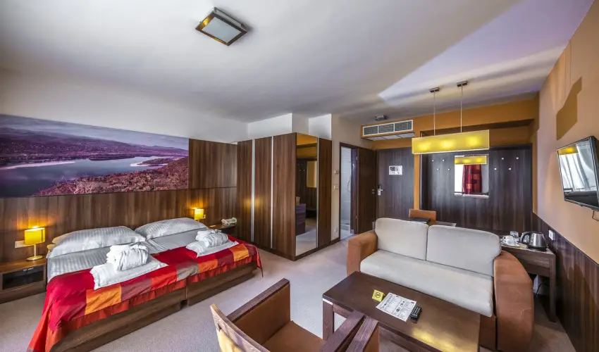 Royal Club Hotel Visegrd - Augusztus 20. (min. 3 j)