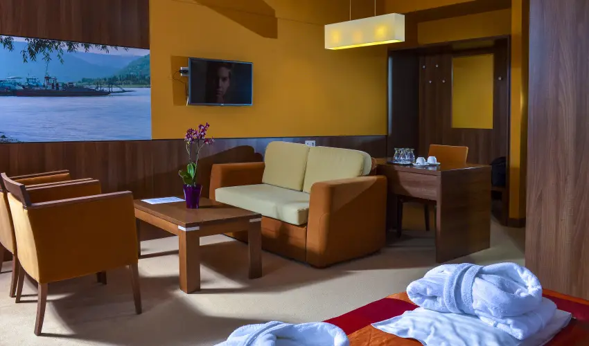 Royal Club Hotel Visegrd - Augusztus 20. (min. 3 j)