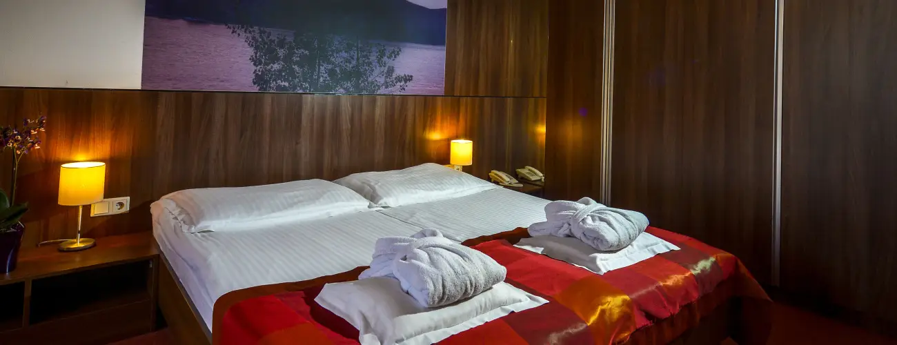 Royal Club Hotel Visegrd - Augusztus 20. (min. 3 j)