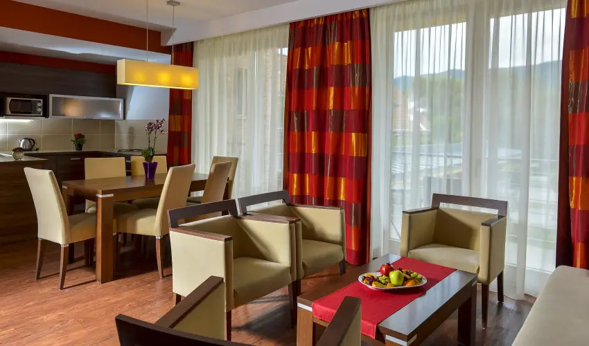 Royal Club Hotel Visegrd - Augusztus 20. (min. 3 j)