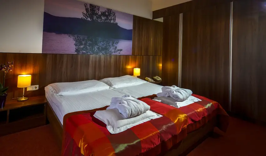 Royal Club Hotel Visegrd - Augusztus 20. (min. 3 j)