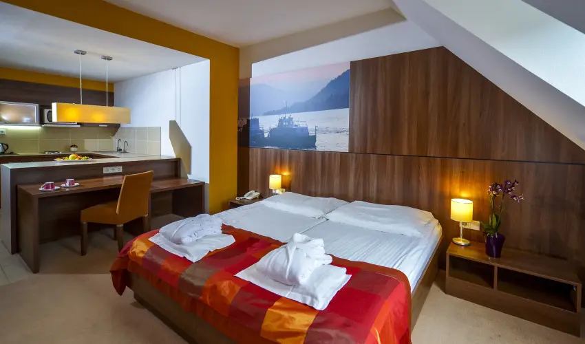 Royal Club Hotel Visegrd - Augusztus 20. (min. 3 j)