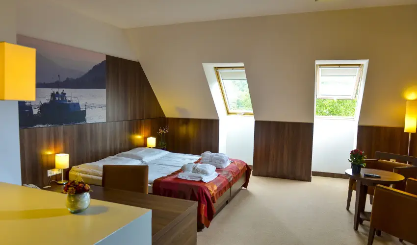 Royal Club Hotel Visegrd - Augusztus 20. (min. 3 j)