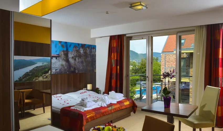 Royal Club Hotel Visegrd - Augusztus 20. (min. 3 j)