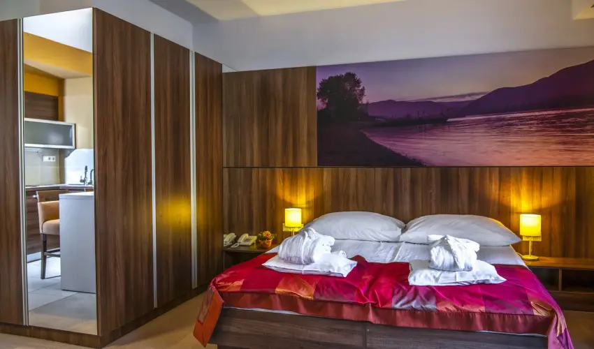 Royal Club Hotel Visegrd - Augusztus 20. (min. 3 j)