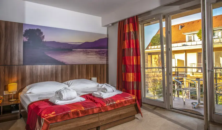 Royal Club Hotel Visegrd - Augusztus 20. (min. 3 j)