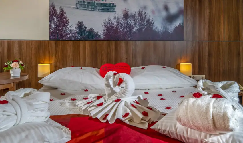 Royal Club Hotel Visegrd - Augusztus 20. (min. 3 j)