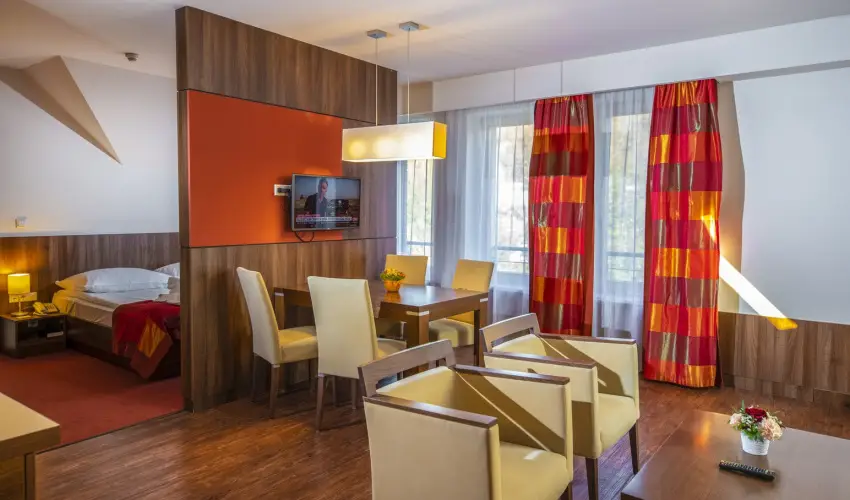 Royal Club Hotel Visegrd - Augusztus 20. (min. 3 j)