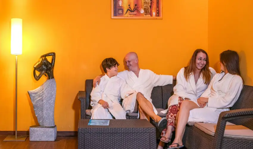 Royal Club Hotel Visegrd - Augusztus 20. (min. 3 j)