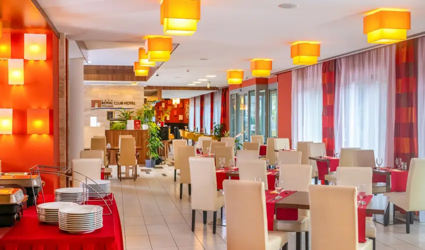 Royal Club Hotel Visegrd - Augusztus 20. (min. 3 j)