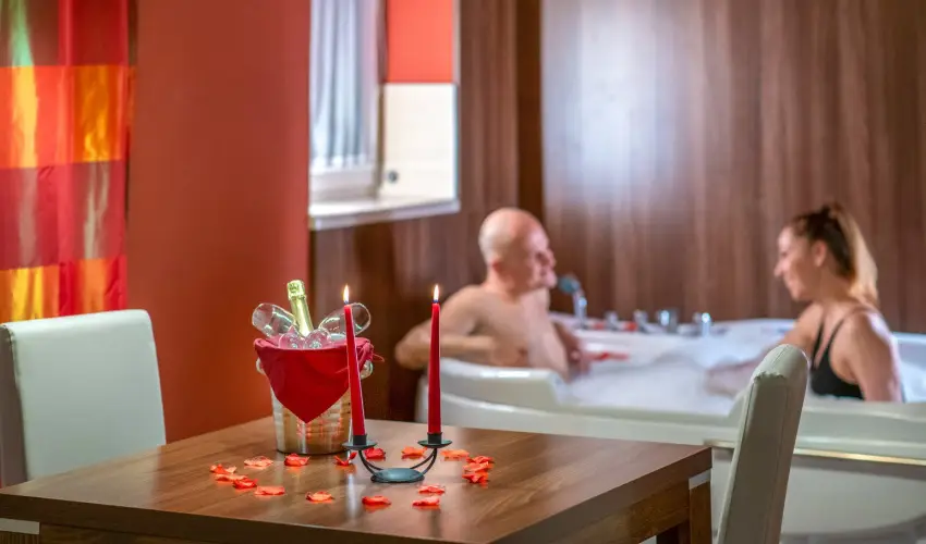 Royal Club Hotel Visegrd - Augusztus 20. (min. 3 j)