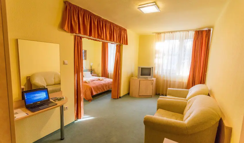 Salg Hotel Salgtarjn-Eresztvny - Augusztus 20. (min. 2 j)