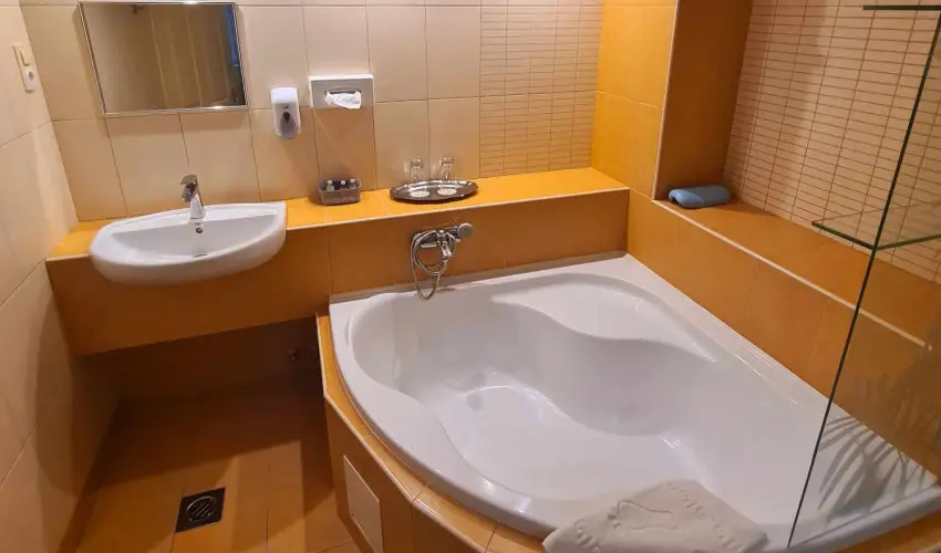 Salg Hotel Salgtarjn-Eresztvny - Augusztus 20. (min. 2 j)