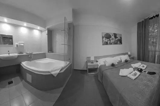 Salg� Hotel - Augusztus 20. (min. 2 �j)