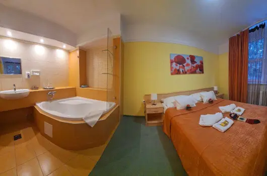 Salg Hotel - Augusztus 20. (min. 2 j)