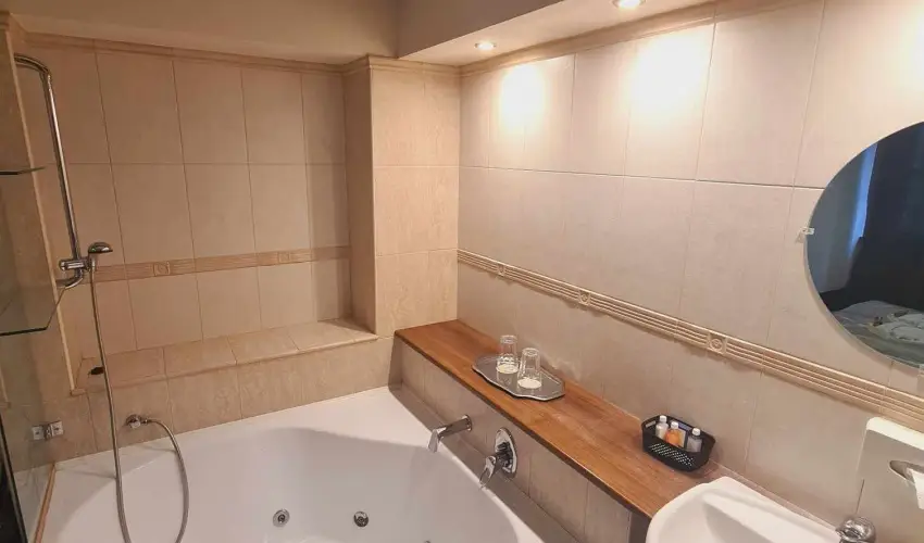 Salg Hotel Salgtarjn-Eresztvny - Augusztus 20. (min. 2 j)