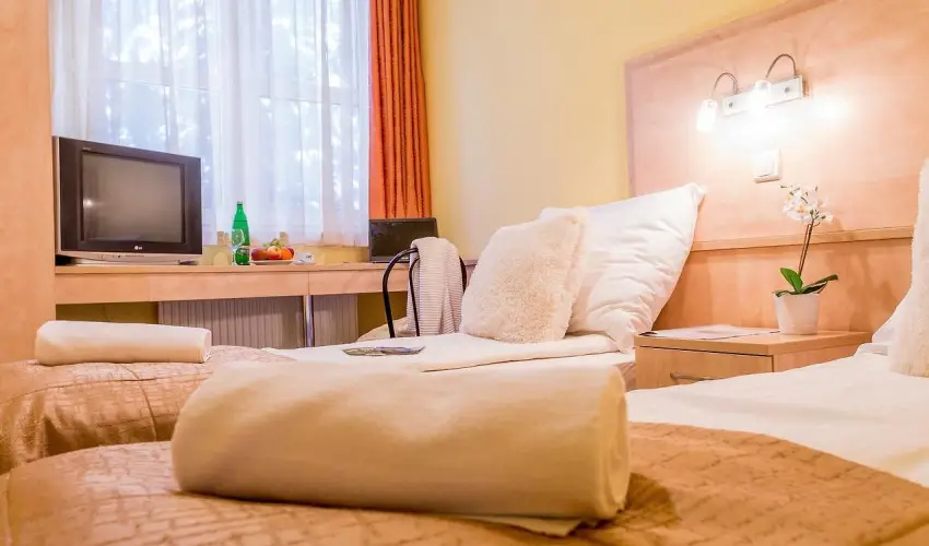 Salg Hotel Salgtarjn-Eresztvny - Augusztus 20. (min. 2 j)