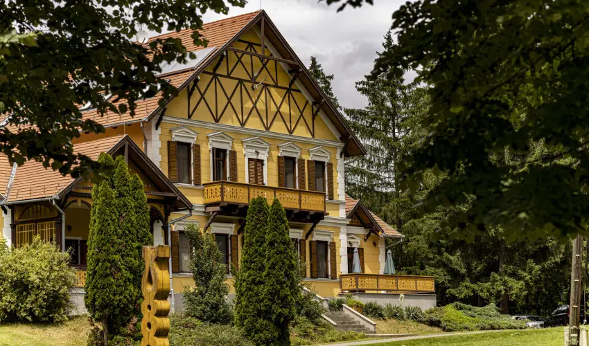 Sasrti Vadszkastly Almamellk - Augusztus 20.