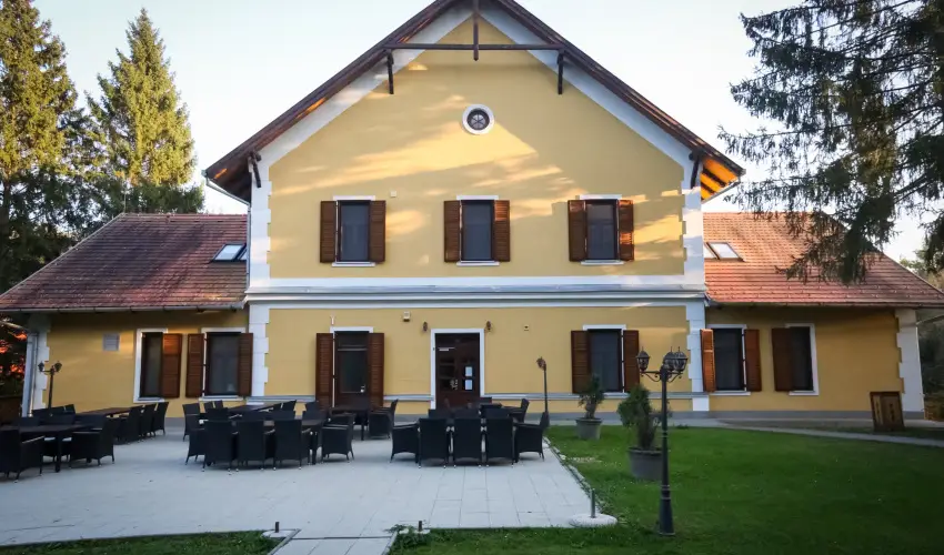 Sasrti Vadszkastly Almamellk - Augusztus 20.