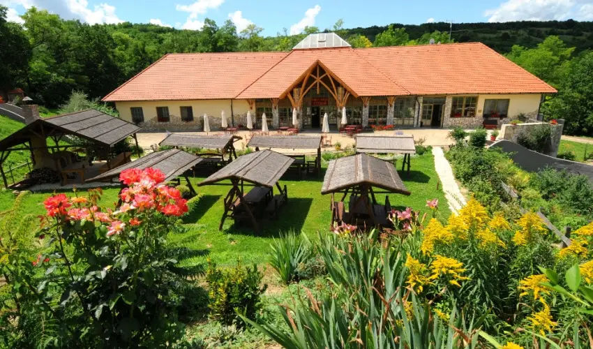 Somogy Kertje �d�l�falu �s �tterem Bonnya - Augusztus 20.