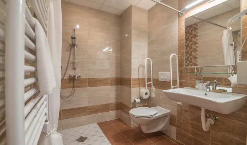 Hotel Spa H�v�z H�v�z - Augusztus 20. (min. 2 �j)