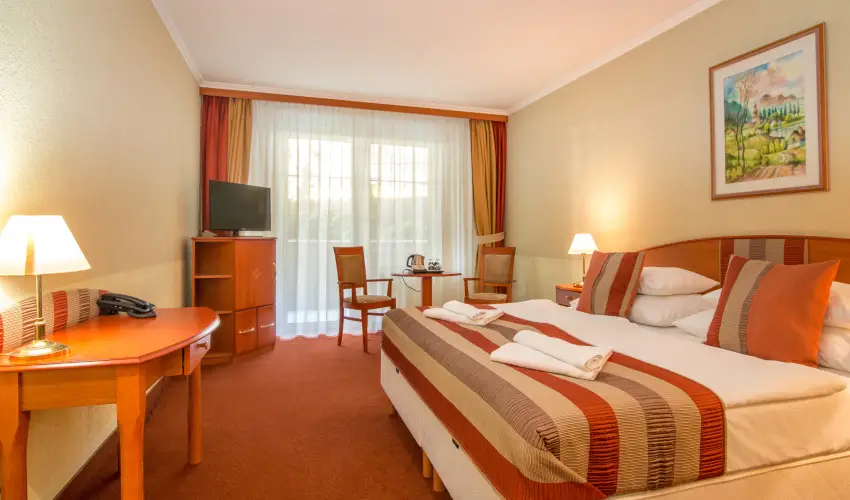 Hotel Spa H�v�z H�v�z - Augusztus 20. (min. 2 �j)