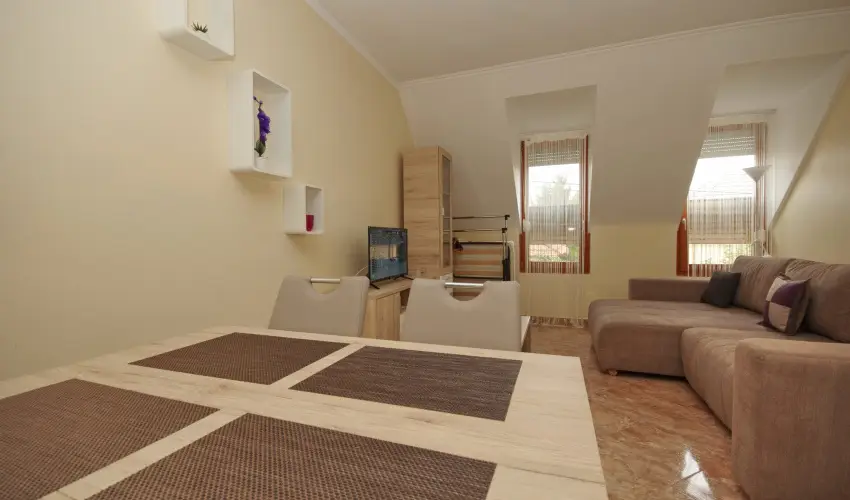Szam�c�s Apartman Gyula - Augusztus 20. (min. 4 �j)