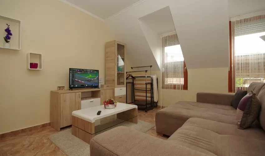 Szam�c�s Apartman Gyula - Augusztus 20. (min. 4 �j)