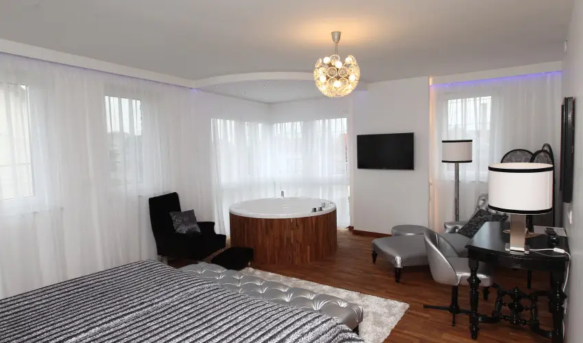 Sz�rcsa Hotel Sz�kesfeh�rv�r - Augusztus 20.