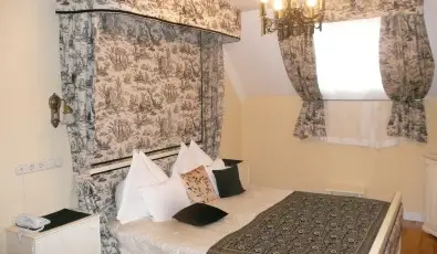 Sz�rcsa Hotel Sz�kesfeh�rv�r