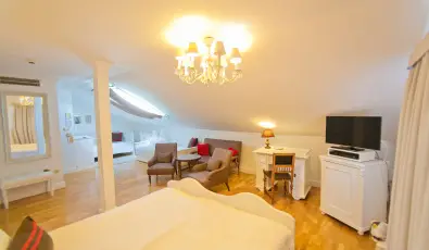 Sz�rcsa Hotel Sz�kesfeh�rv�r