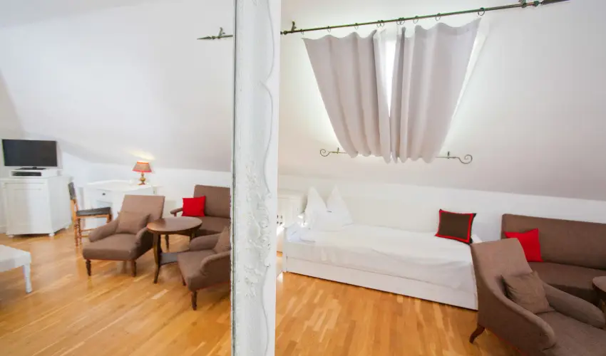 Sz�rcsa Hotel Sz�kesfeh�rv�r - Augusztus 20.