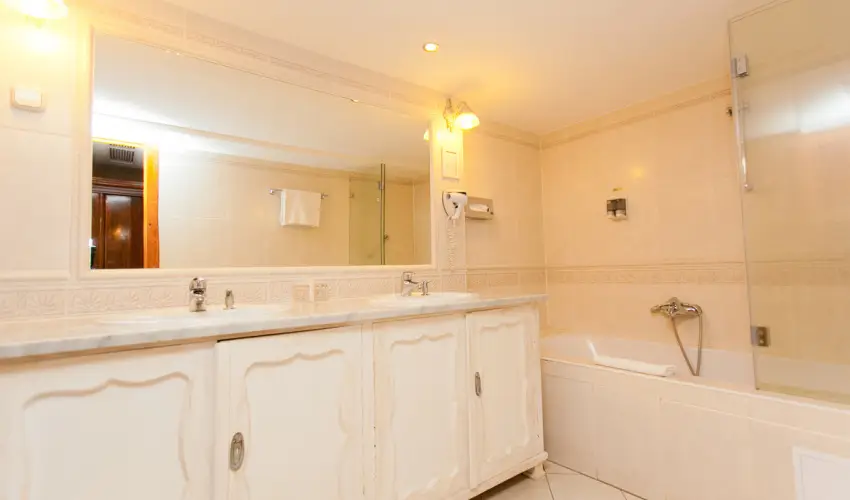 Sz�rcsa Hotel Sz�kesfeh�rv�r - Augusztus 20.