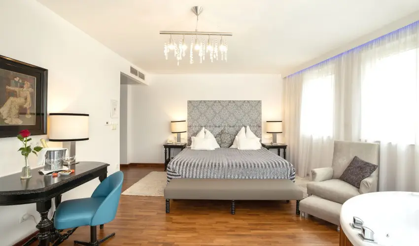 Sz�rcsa Hotel Sz�kesfeh�rv�r - Augusztus 20.