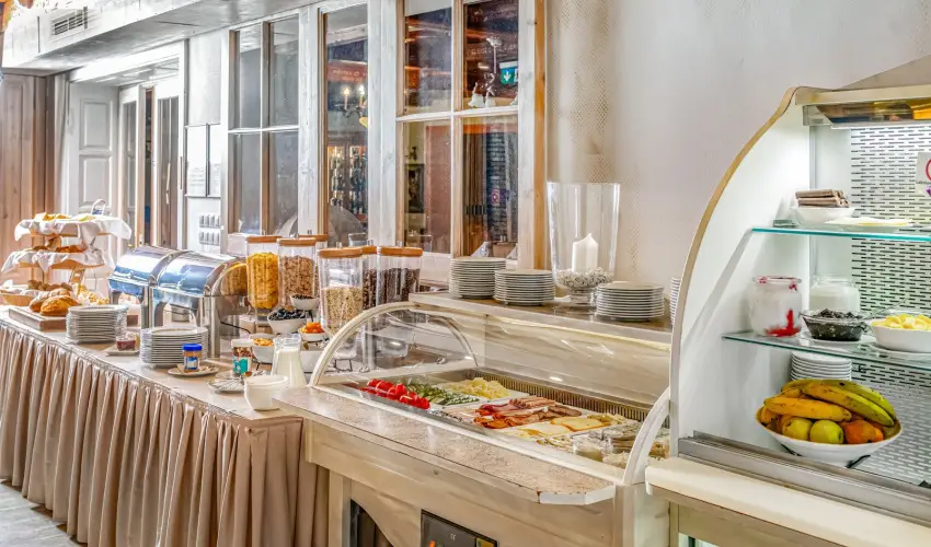 Sz�rcsa Hotel Sz�kesfeh�rv�r - Augusztus 20.