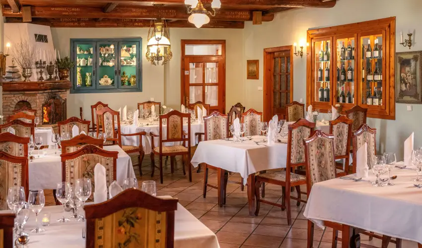 Sz�rcsa Hotel Sz�kesfeh�rv�r - Augusztus 20.