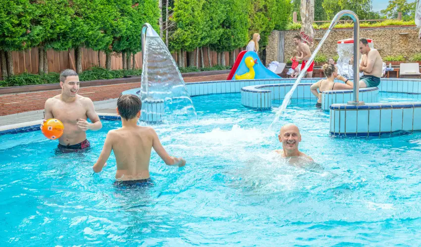 Sz�rcsa Hotel Sz�kesfeh�rv�r - Augusztus 20.