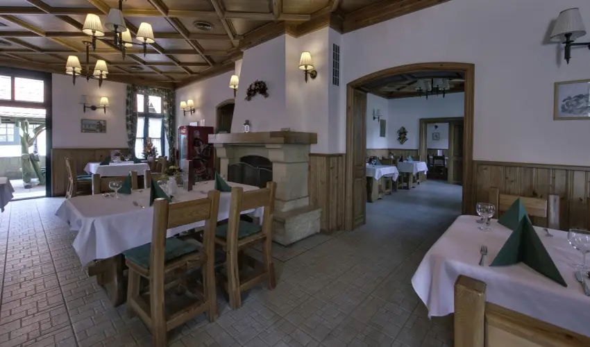 Szent Hubertus Panzi� Par�dsasv�r - Augusztus 20. (min. 2 �j)