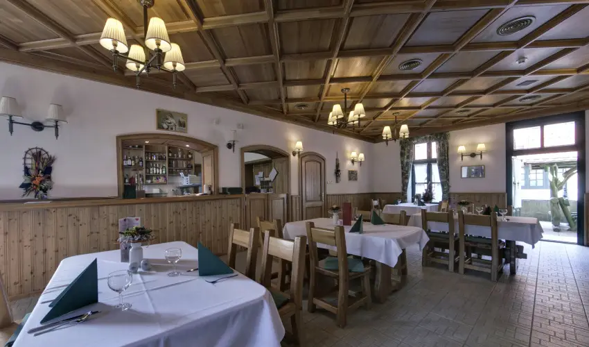 Szent Hubertus Panzi� Par�dsasv�r - Augusztus 20. (min. 2 �j)