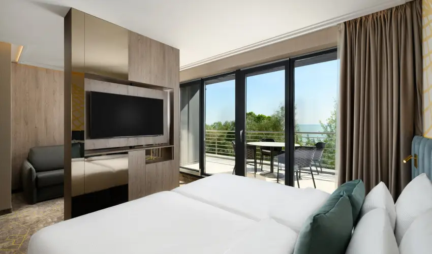 Kenese Bay Garden Resort & Conference Balatonkenese - Augusztus 20. (min. 3 j)