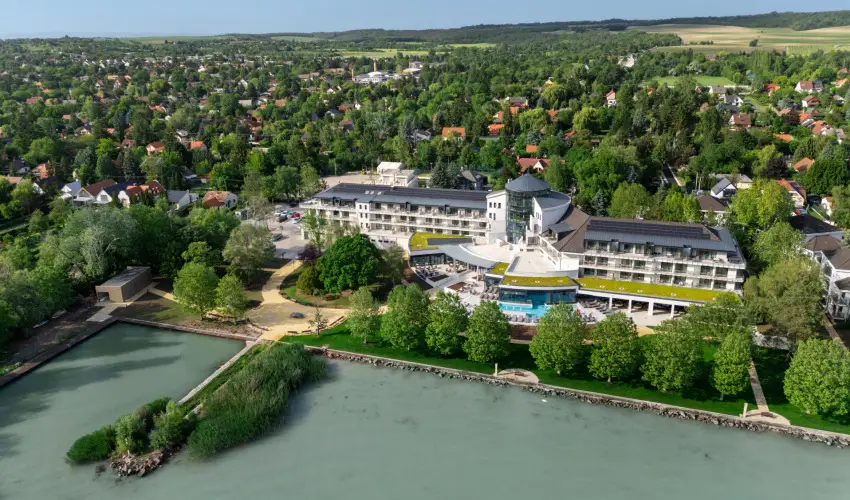 Kenese Bay Garden Resort & Conference Balatonkenese - Augusztus 20. (min. 3 j)