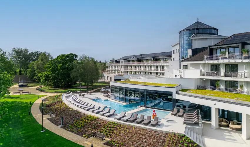 Kenese Bay Garden Resort & Conference Balatonkenese - Augusztus 20. (min. 3 j)