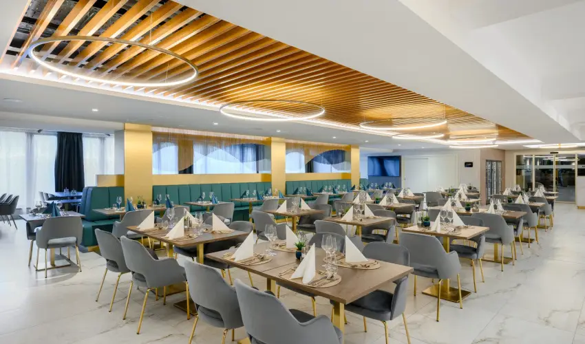 Kenese Bay Garden Resort & Conference Balatonkenese - Augusztus 20. (min. 3 j)