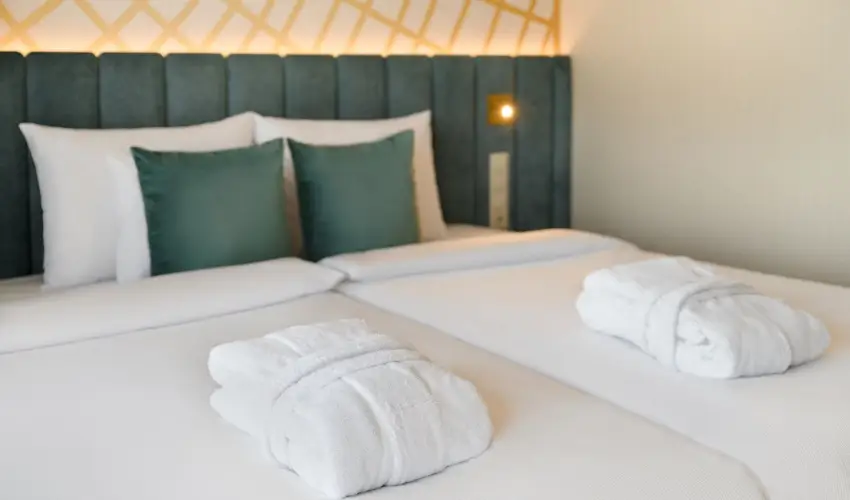 Kenese Bay Garden Resort & Conference Balatonkenese - Augusztus 20. (min. 3 j)