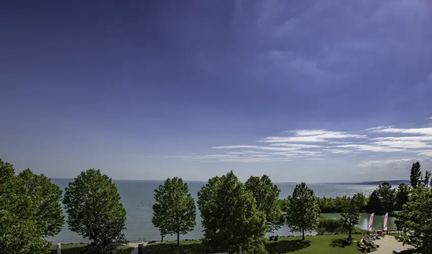Kenese Bay Garden Resort & Conference Balatonkenese - Augusztus 20. (min. 3 j)