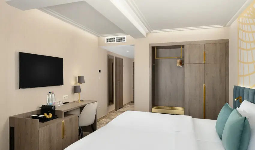 Kenese Bay Garden Resort & Conference Balatonkenese - Augusztus 20. (min. 3 j)