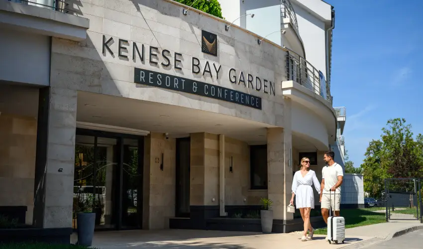 Kenese Bay Garden Resort & Conference Balatonkenese - Augusztus 20. (min. 3 j)