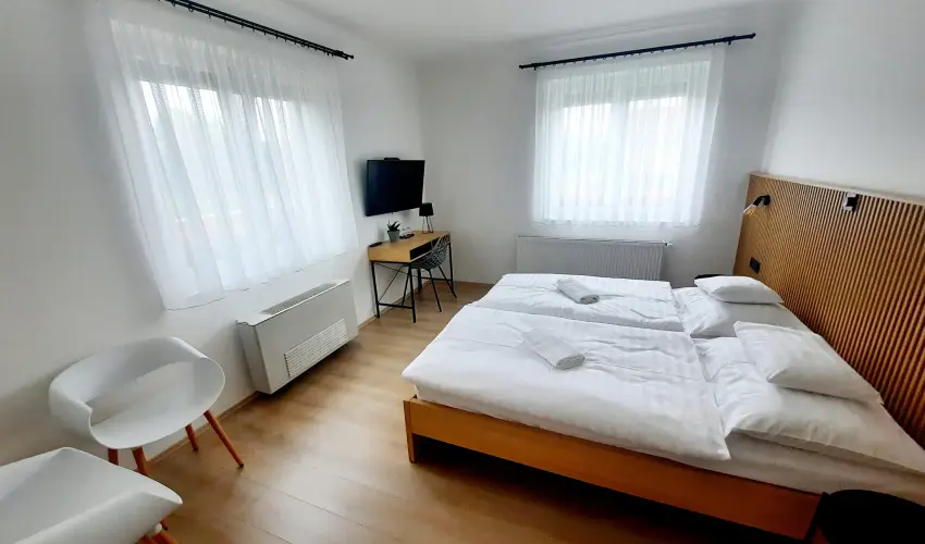 Svirg Terml Panzi Hajdnns - Augusztus 20.