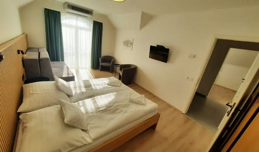 Svirg Terml Panzi Hajdnns - Augusztus 20.