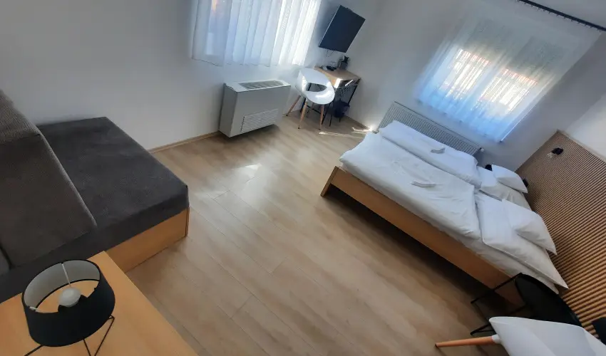 Svirg Terml Panzi Hajdnns - Augusztus 20.